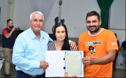 São Miguel do a Quatro: Gilmar Pereira, Misael Brandão e aliados entregam 50 escrituras e anuncia a construção de mais 80 unidades habitacionais
