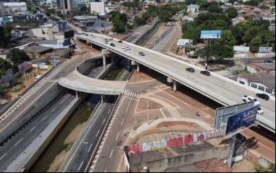 Goiânia: Sandro Mabel vistoria obra de redução do guarda-corpo no Complexo Jamel Cecílio