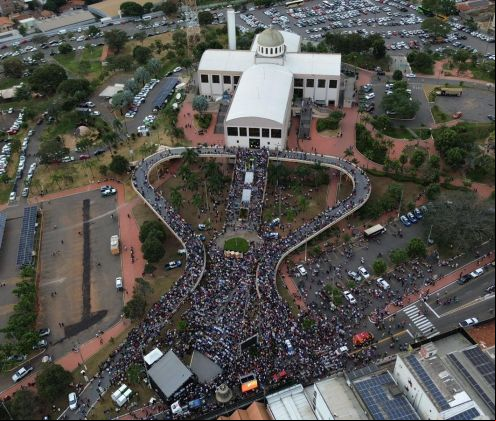 Vox Patris é recebido com missa e procissão em Trindade após viagem de 10 mil km