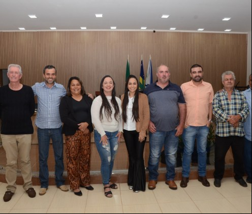 Secretária Parlamentar Leandra Fernandes comemora aniversário na Câmara Municipal de Cumari