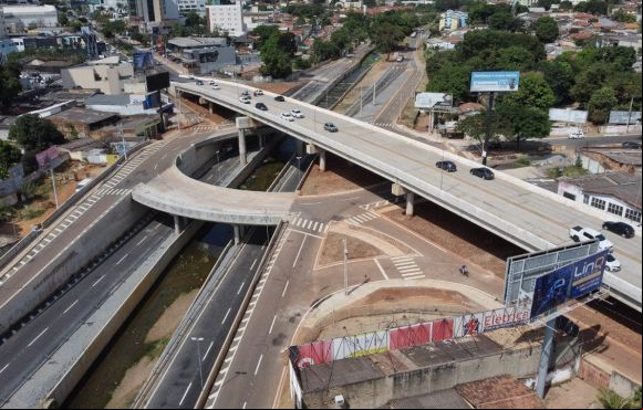 Goiânia: Sandro Mabel vistoria obra de redução do guarda-corpo no Complexo Jamel Cecílio