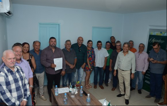 Deputado Paulo Cezar Martins visita Corumbaíba e se reúne com lideranças locais