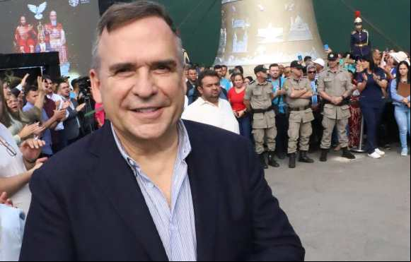 "Goiânia se alegra em participar deste momento histórico", diz Mabel na chegada do sino Vox Patris a Trindade