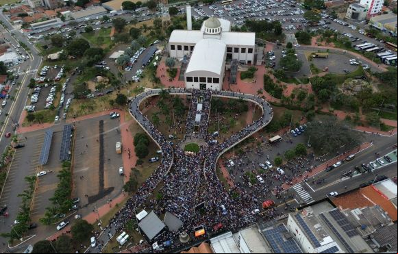Vox Patris é recebido com missa e procissão em Trindade após viagem de 10 mil km