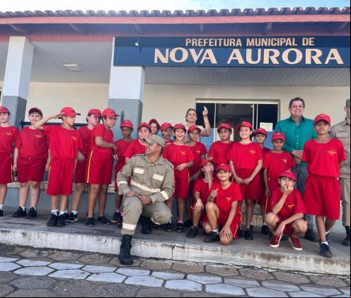 Nova Aurora: Prefeito Junior Pimenta recebe Bombeiros Mirins e destaca parceria com o Corpo de Bombeiros